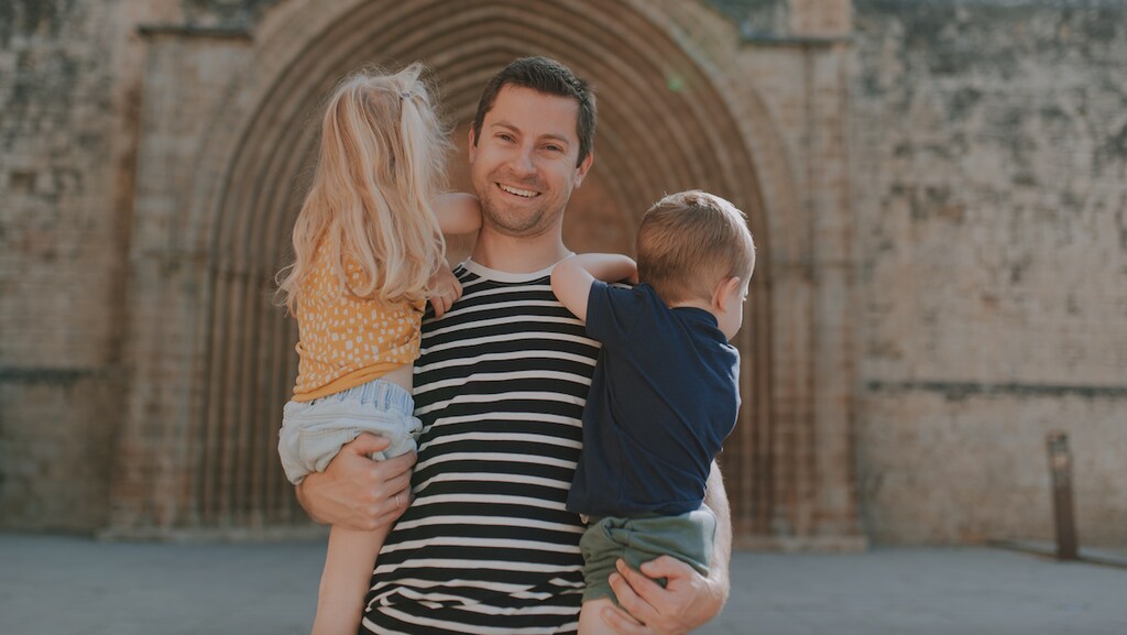 Thuisblijfvader Tim: 'Er is een kloof tussen progressief denken en doen'