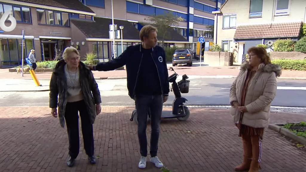 Corrie (90) geteisterd door rokende buurvrouw in Mr. Frank Visser doet uitspraak