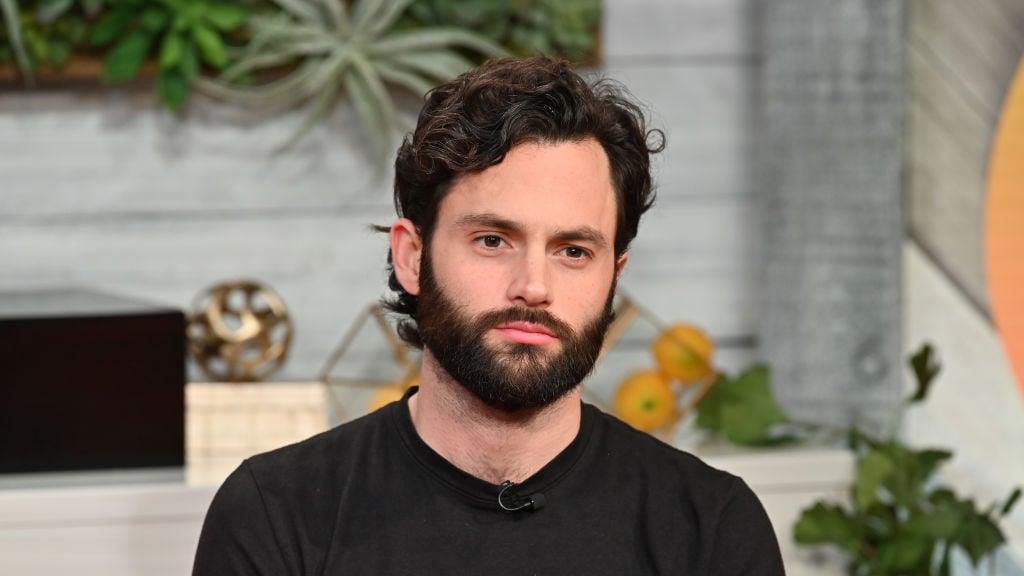 Penn Badgley vroeg om minder seksscènes in You vanwege huwelijk