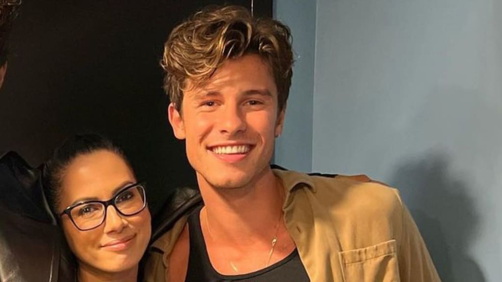 'Shawn Mendes datet met 27 jaar oudere chiropractor'