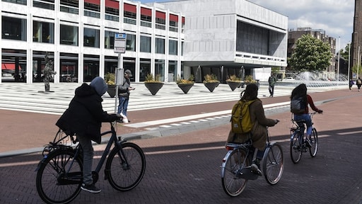 Huilende Arnhemse raadsleden verlaten zaal tijdens genderbetoog FvD'er