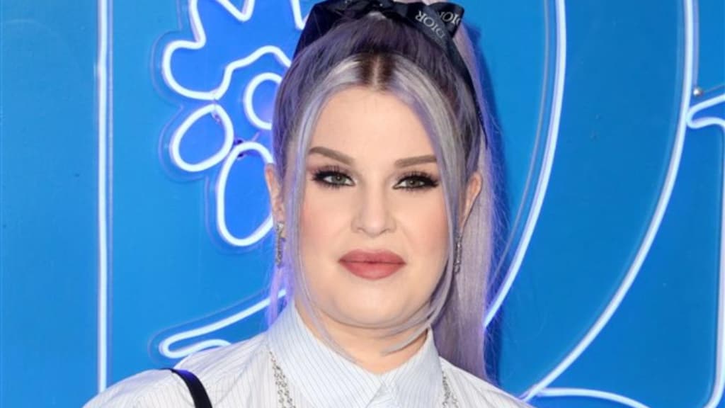 Kelly Osbourne heeft zware eerste werkdag na geboorte zoon