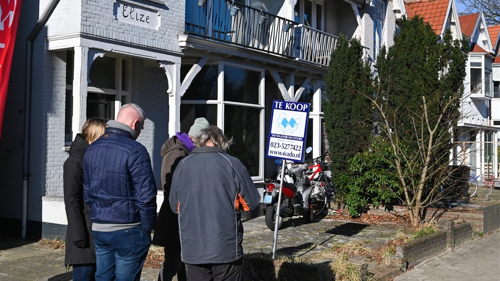 Huizenprijzen weer iets omhoog na maandenlange daling