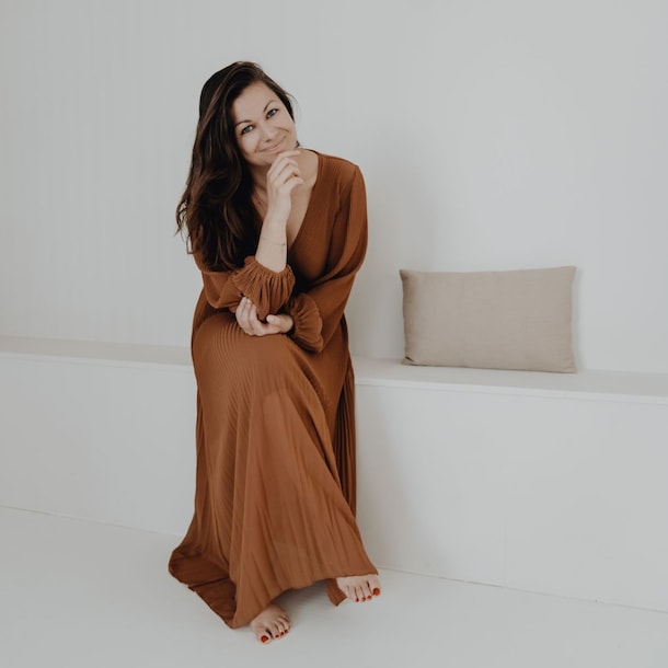 Onze expert: Selina Hekelbeeke (28) is verloskundige in IJmuiden. Ook is ze eigenaar van Bevalwijzer rayon IJmond. In die rol geeft ze zwangerschaps- en bevalcursussen. Ook geeft ze zwanger- en fitlessen bij FlexMOM.