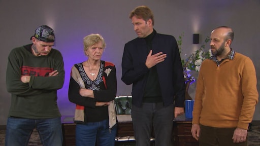 Knallende burenruzie in Mr. Frank Visser om webcamseks en tomatensoep