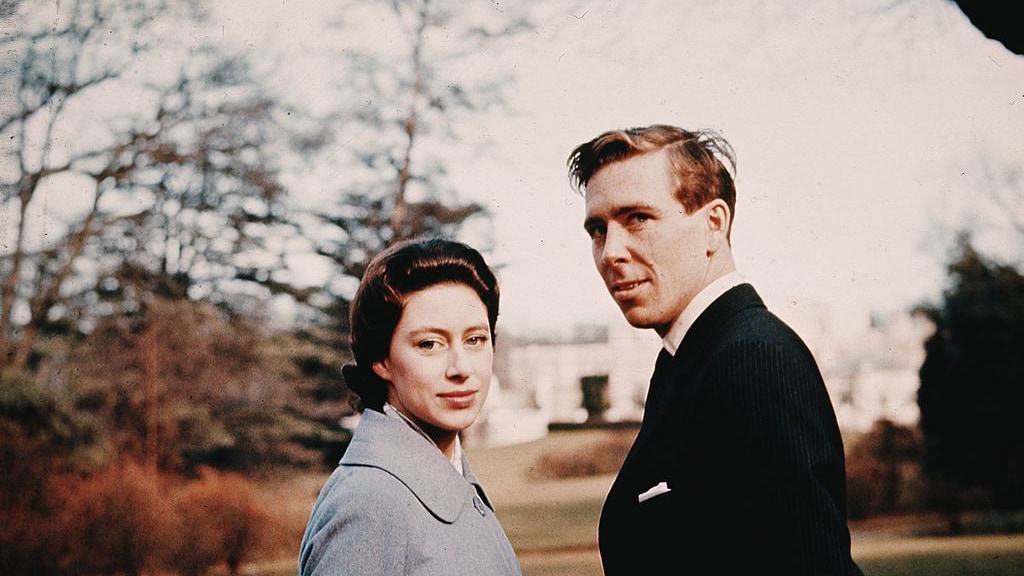 Prinses Margaret en Anthony na de aankondiging van hun verloving.