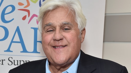 Jay Leno onthult zijn 'nieuwe gezicht' na autobrand