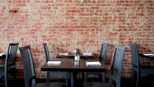 'Halloooo? Waarom zitten we in een leeg restaurant?'