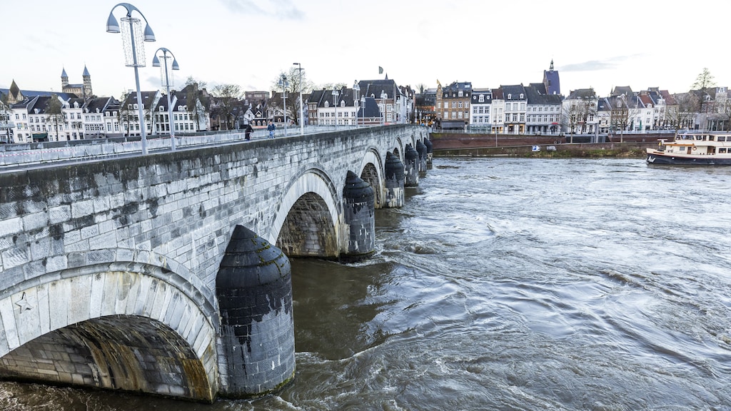 De Maas bij Maastricht.