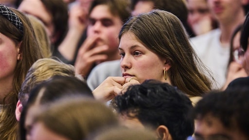 Meer vrouwen dan mannen naar hbo en universiteit (en dat is al decennia zo)