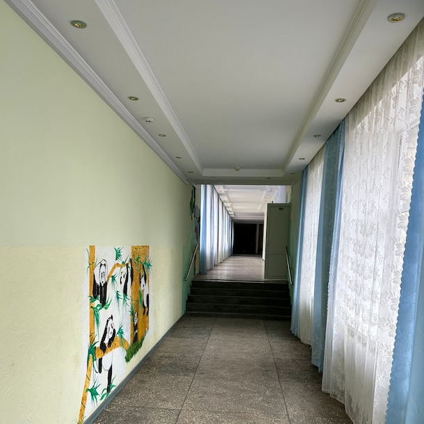 "Het jongensweeshuis is heel kil, vanbinnen."