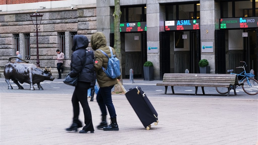 Paniek op Amsterdamse beurs: banken en verzekeraars fors in de min
