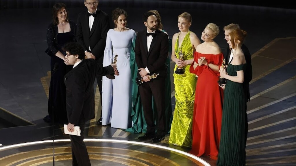 Vrouw Aleksej Navalny neemt Oscar voor beste docu in ontvangst