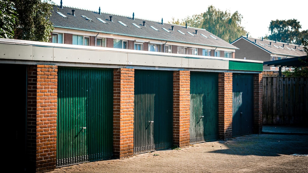 De jongeren trainden tijdens de coronaperiode in één van deze garageboxen. Het Openbaar Ministerie had vermoedens dat dat gebeurde om fit te worden voor een aanslag.
