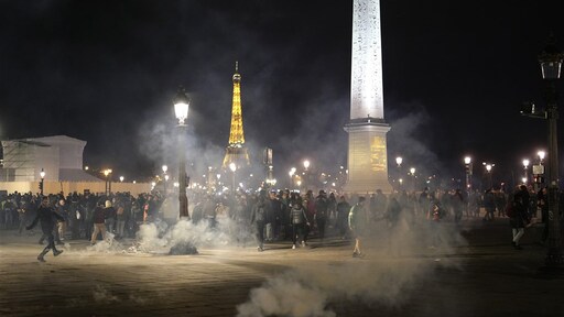 Honderden arrestaties na Franse rellen om pensioenplannen