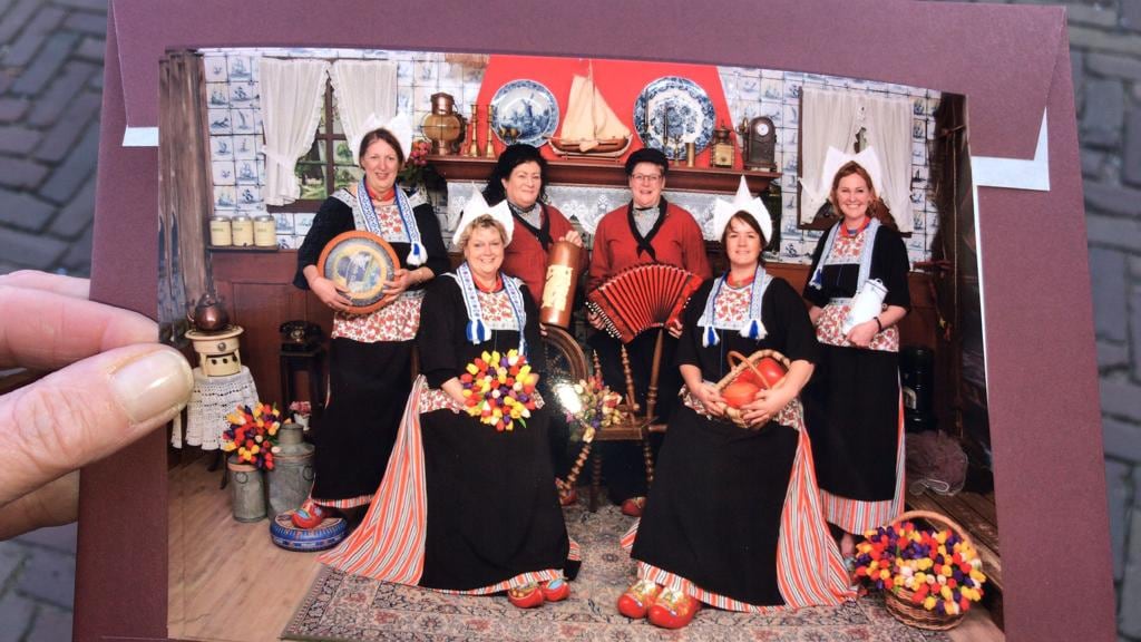 In Volendamse stijl.