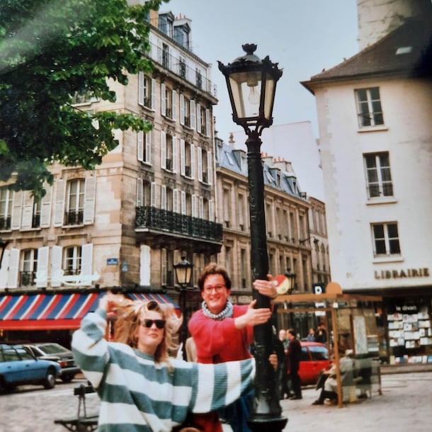 Cindy en Wendy in Parijs.