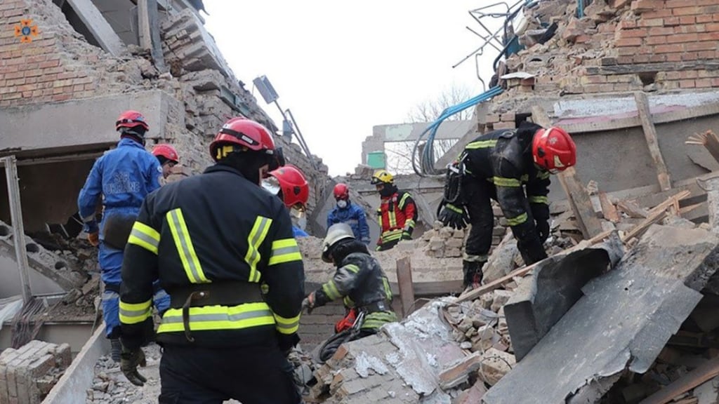 Vier doden na drone-inslag bij Kyiv, ook elders aanvallen