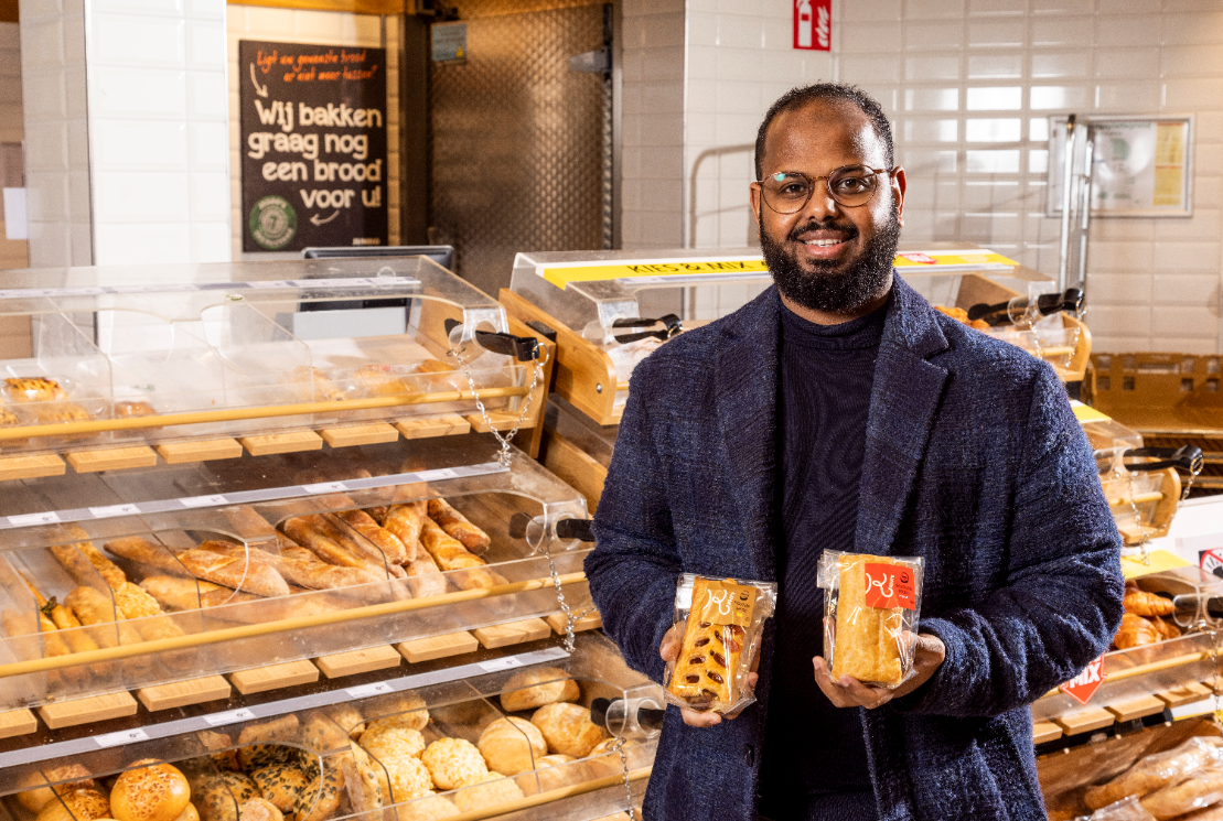 Topdrukte met ramadan: Kadir verkoopt halal worstenbroodjes