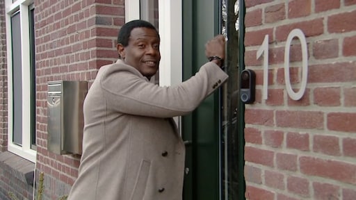 Man in Help, Mijn Man Is Klusser! rent weg als John aanbelt: 'Hij gaat niet opendoen'