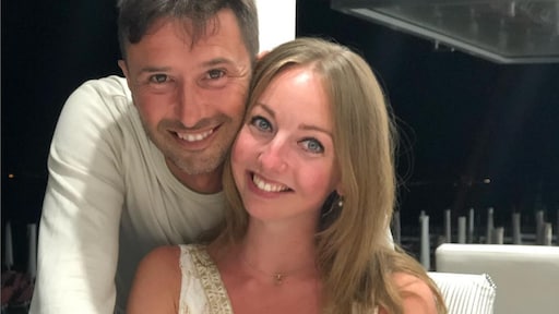 Debbie uit B&B Vol Liefde showt trots haar babybuik