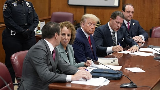 Trump in rechtbank: 'niet schuldig' aan 34 aanklachten