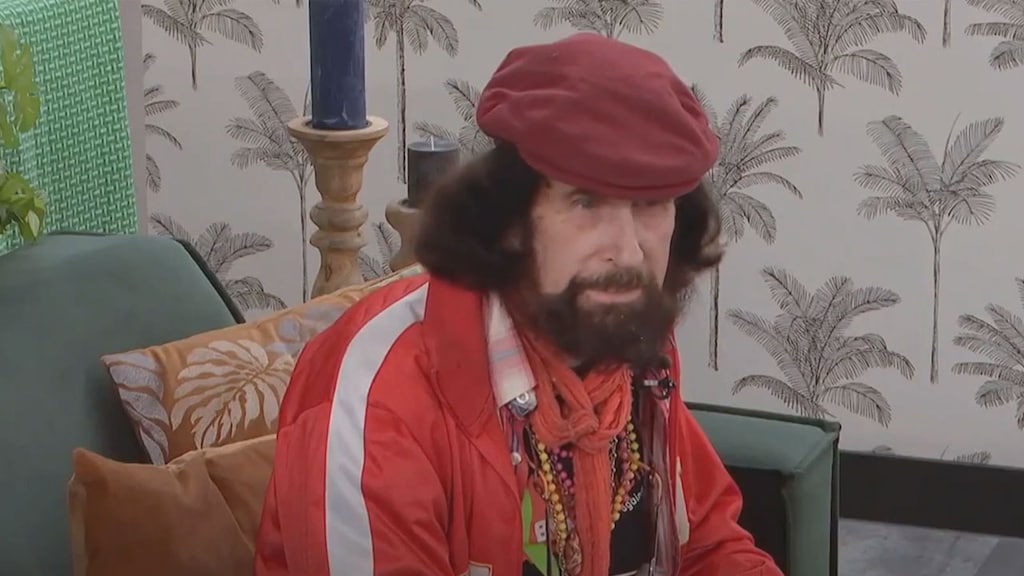 Markante 82-jarige broer van BN'er duikt op in Lang Leve de Liefde