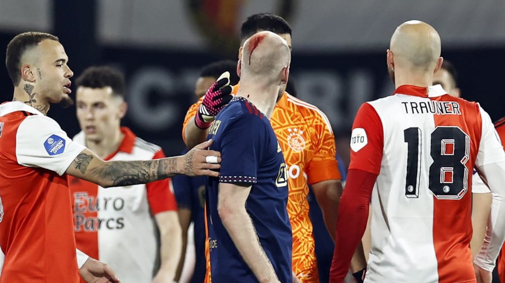 Van 'schandalig' tot 'nare bijsmaak': felle reacties na incident Feyenoord-Ajax