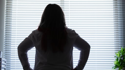 'Als deurbel gaat, verstijven we': slachtoffers toeslagenschandaal over hun trauma