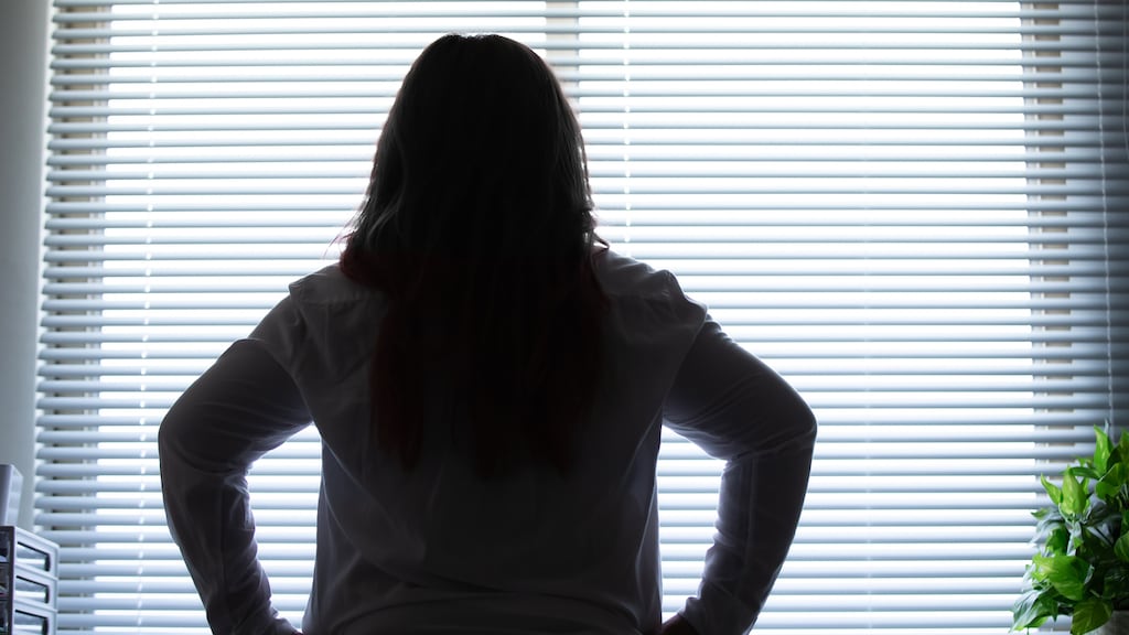 'Als deurbel gaat, verstijven we': slachtoffers toeslagenschandaal over hun trauma