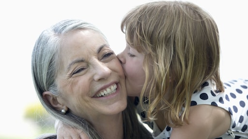 Oma-concurrentie: 'Mijn schoonmoeder is jaloers op mijn moeder'