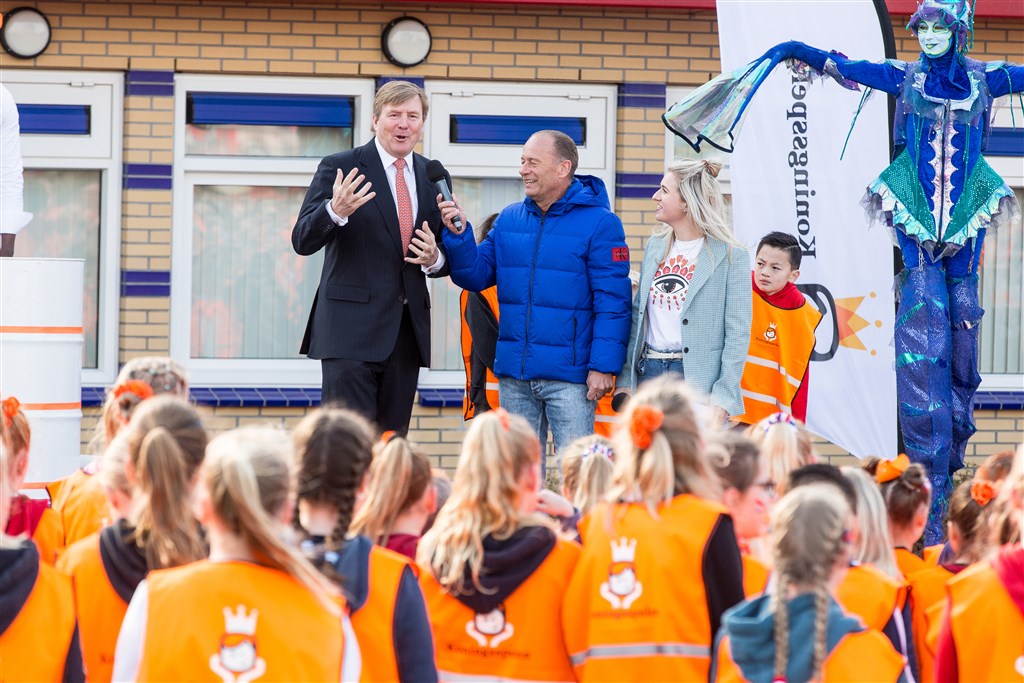 Britt Dekker en Ron Boszhard weer in gesprek met koning Willem-Alexander