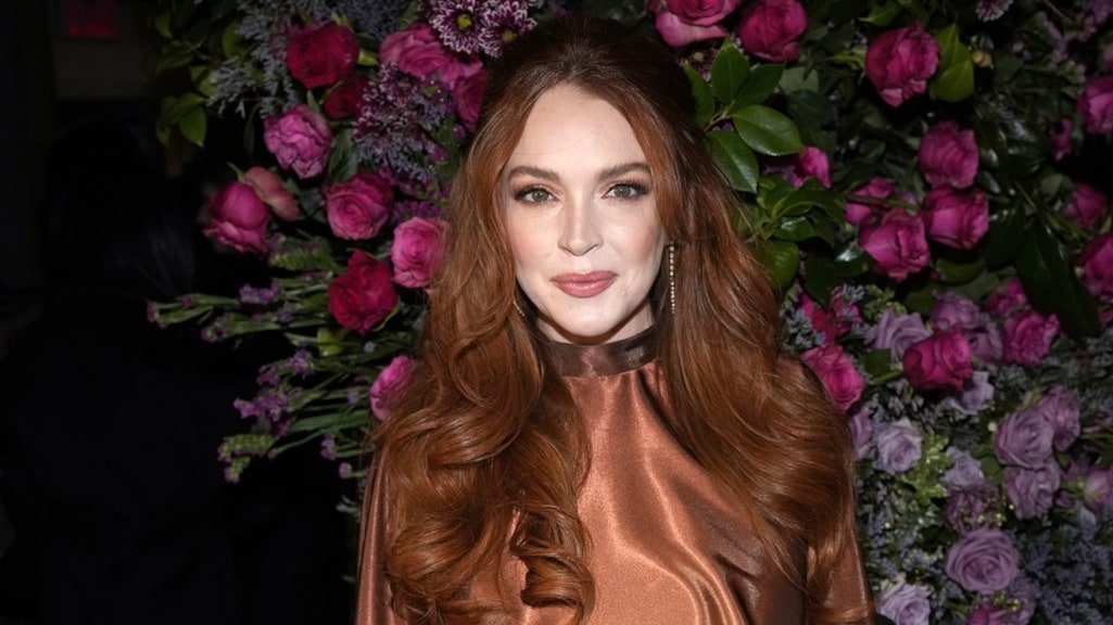 Zwangere Lindsay Lohan straalt op babyshower
