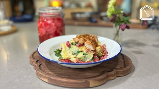 Maak een heerlijke Hollandse radijzenstampot met karbonades én zoetzure rabarber