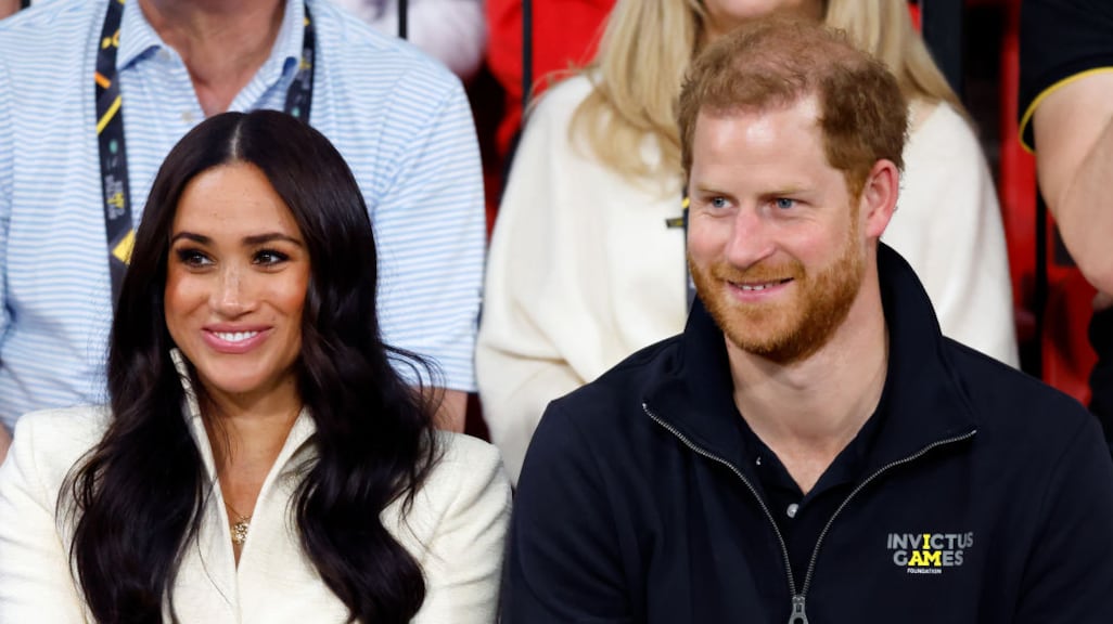 Programmaboekje kroning bevat verzoeningspoging Harry en Meghan