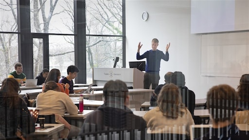 Minister wil ingrijpen bij te grote toestroom buitenlandse studenten
