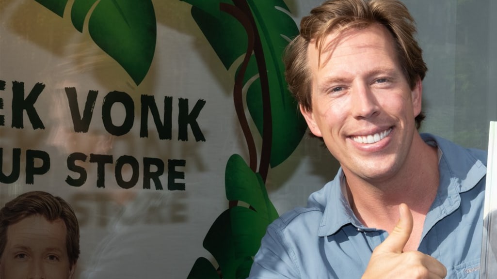 Freek Vonk deelt 'zwangerschapsupdate' over larvendrieling in been