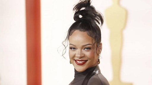 Rihanna laat baby Riot voor het eerst zien op lief gezinskiekje