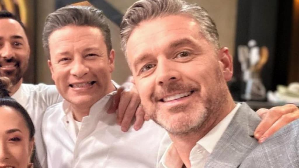 Jamie Oliver en Gordon Ramsay herdenken MasterChef-presentator: 'Zal zo gemist worden'