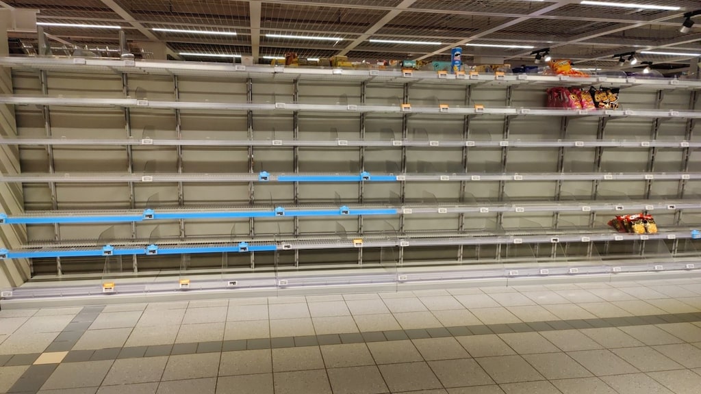 Schappen Albert Heijn steeds leger: 'Sommige centra liggen helemaal plat'