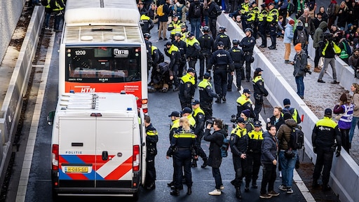 Agenten gebruiken vaker geweld, volgens politie door polarisatie samenleving