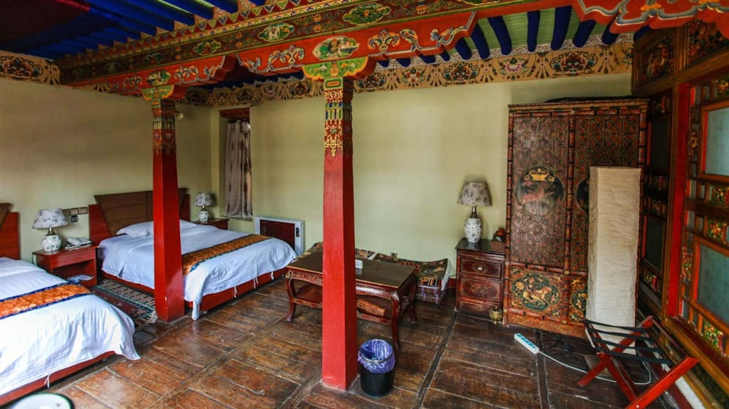 Vreemde geur in Tibetaans hotel: lichaam onder het bed