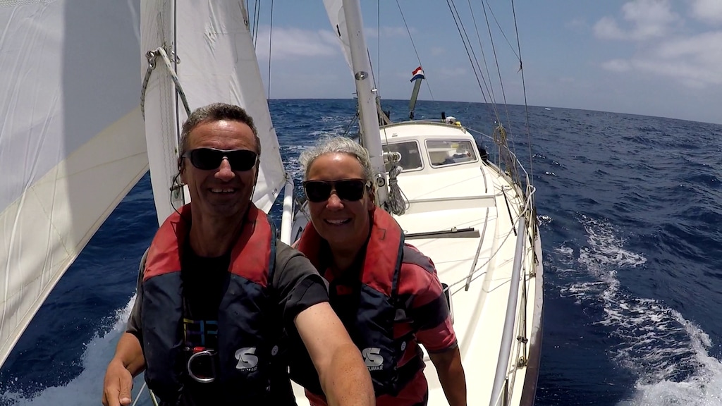 Van mantelpak naar windjack: Janneke en Wietze gaven alles op om wereld rond te zeilen