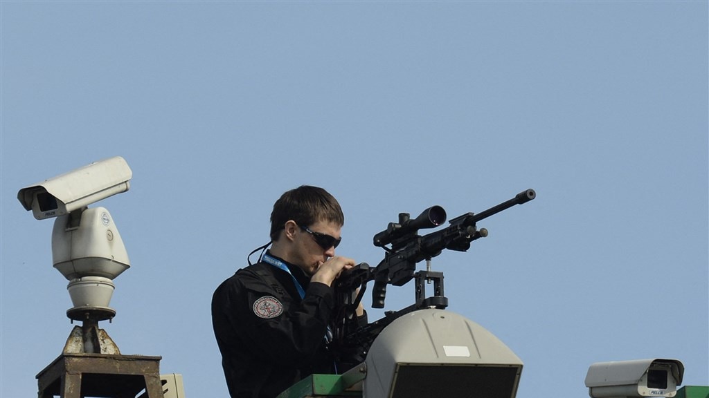 Een sluipschutter op het dak in de buurt van het Rode Plein (archief)