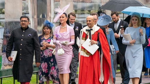 Katy Perry kon stoel niet vinden tijdens kroning Charles