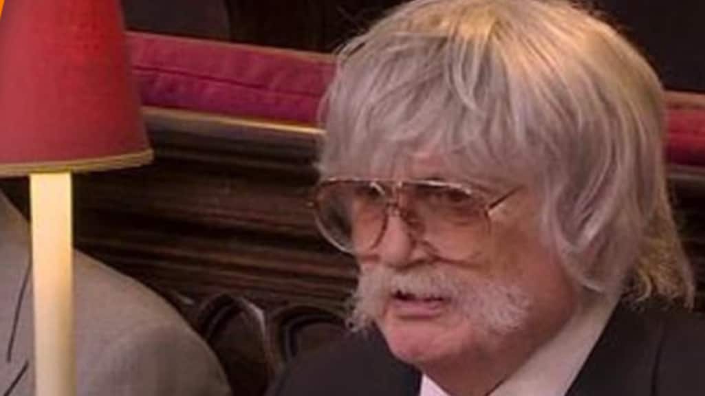 Opvallende verschijning bij kroning koning Charles, maar wie was het?