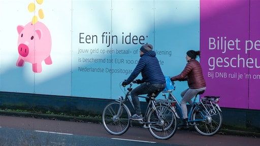 Hoe de bank profiteert van de hoge rente, maar jouw spaarrekening niet