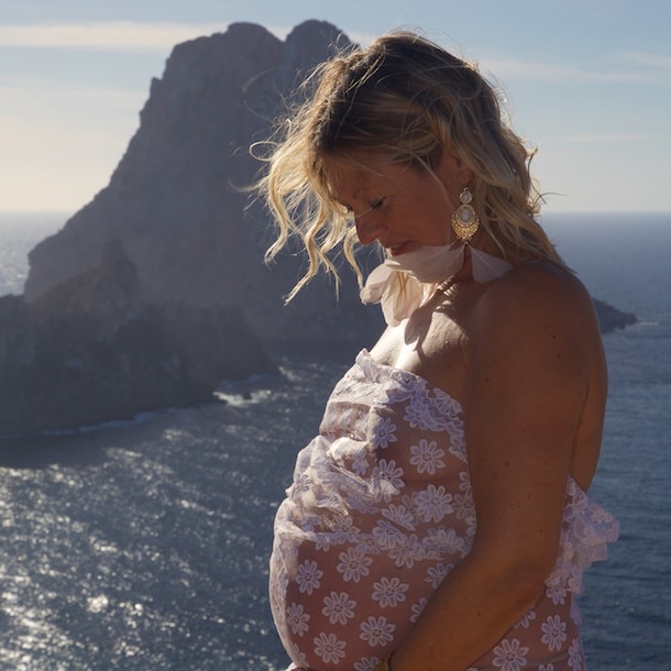 Zwanger voor het rotseiland Es Vedra op Ibiza.