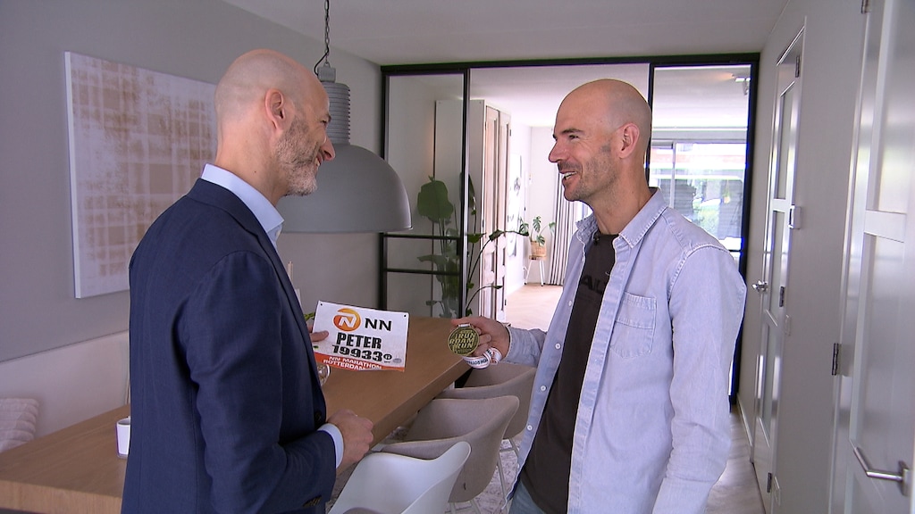 Peter wist toch een medaille te bemachtigen die hij trots toont aan verslaggever Jeroen Wetzels.