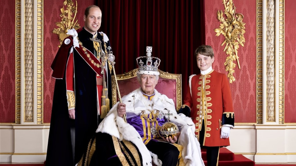 Drie generaties: Buckingham Palace deelt nieuwe foto's kroningsdag